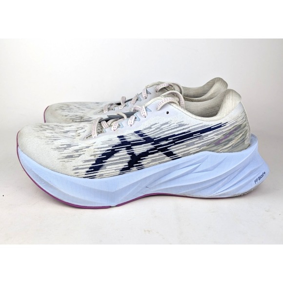 ASICS Novablast 3 Women's Size 10.5  White/Blue Running Shoes Sneakers 1012B288 - Picture 2 of 7
